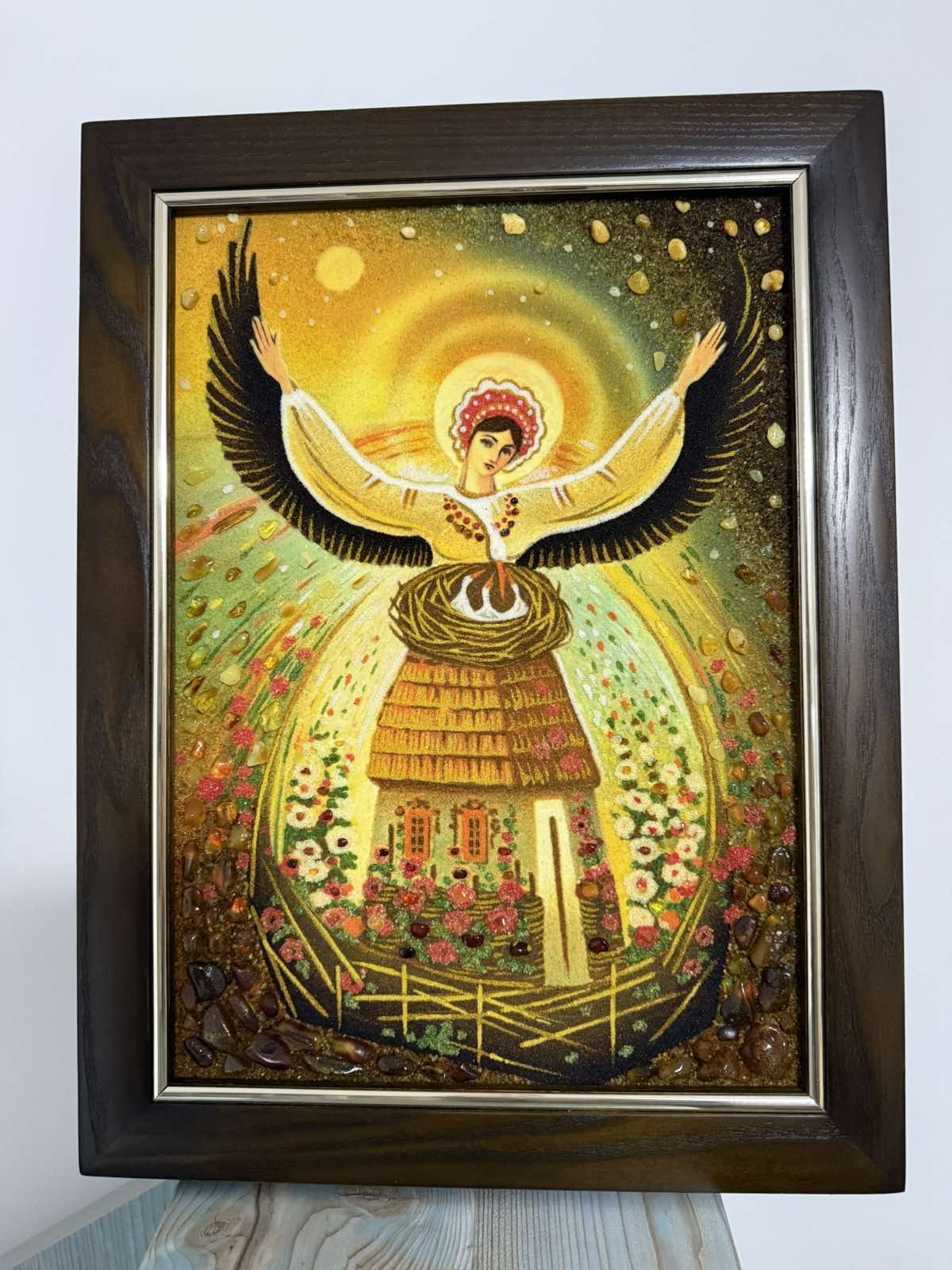 Картина з бурштину-Берегиня